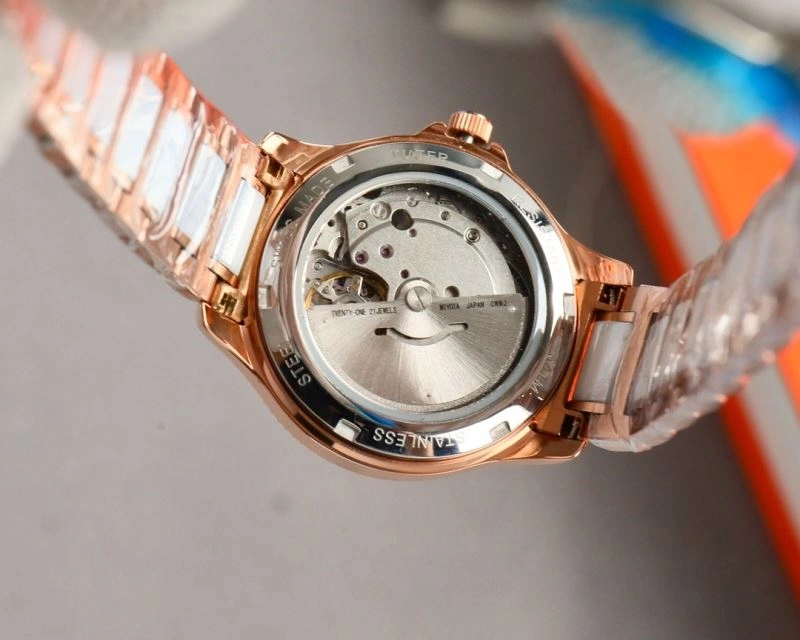 Bright CHANEL Watches 181243