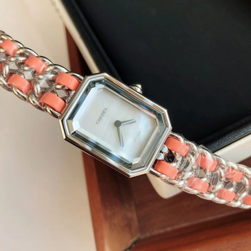 WellDesigned CHANEL Watches 181205