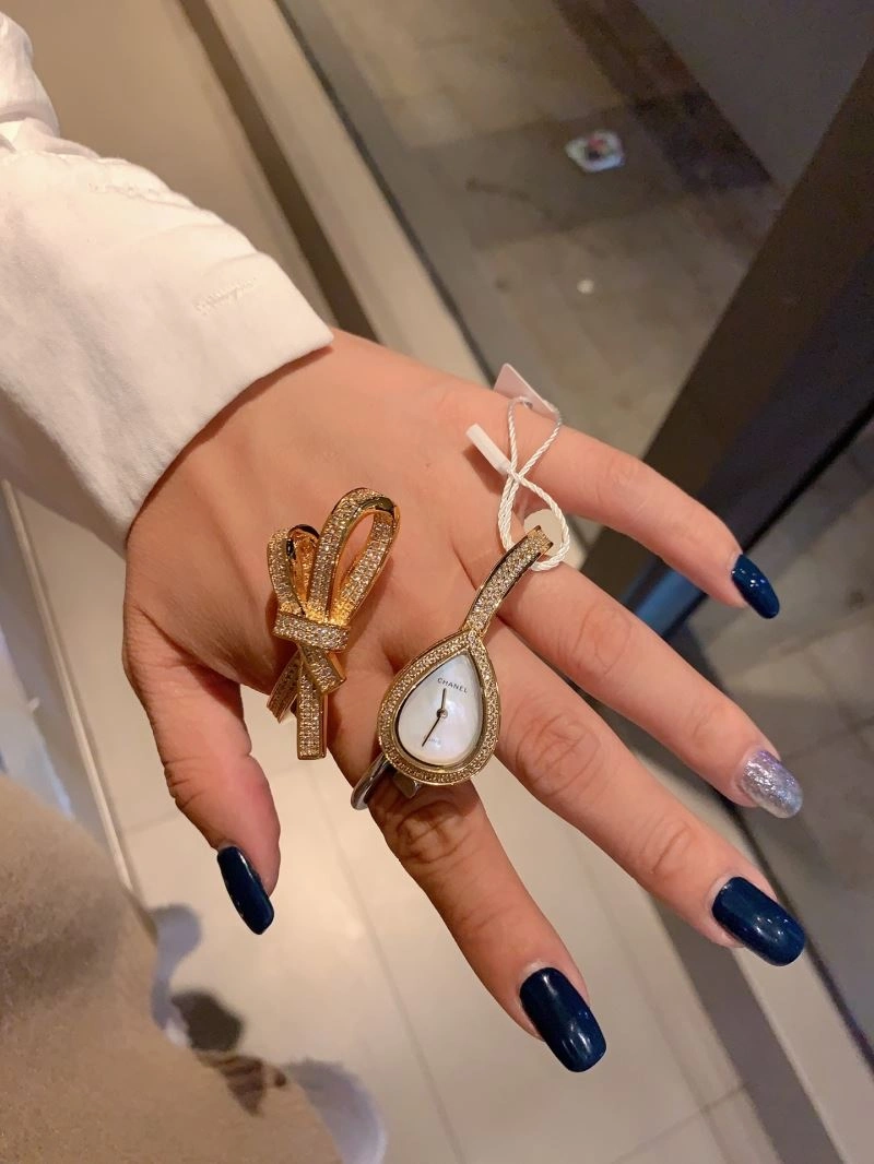 WellDesigned CHANEL Watches 181155