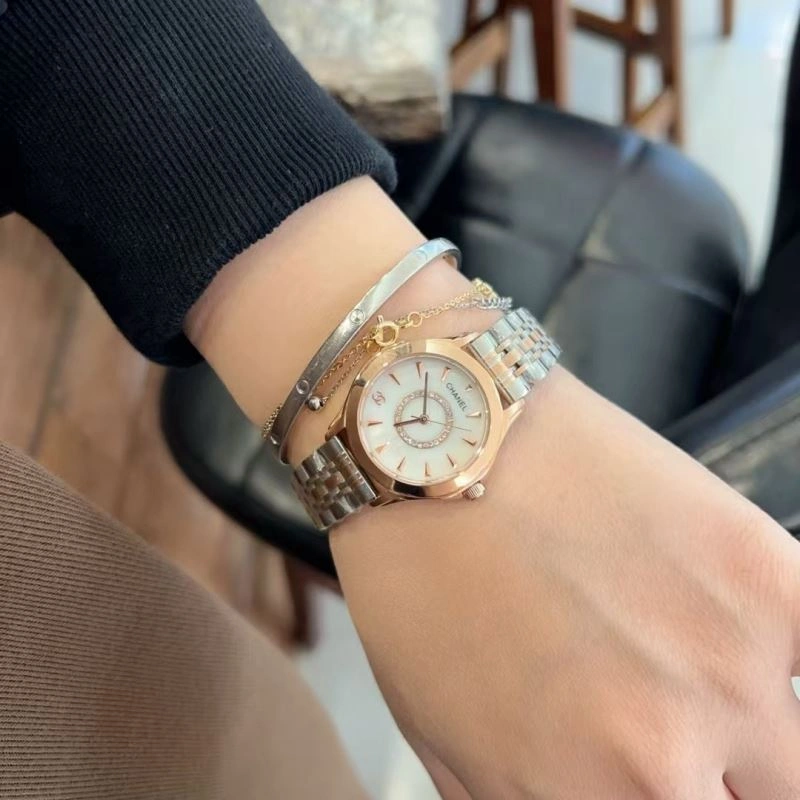 Compact CHANEL Watches 181153