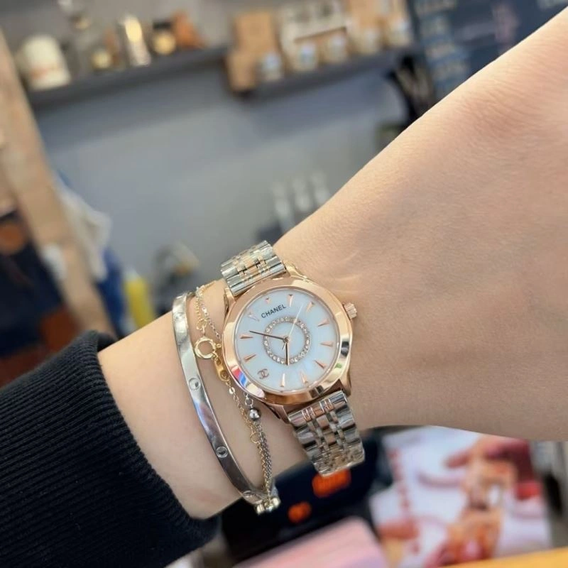 Compact CHANEL Watches 181153