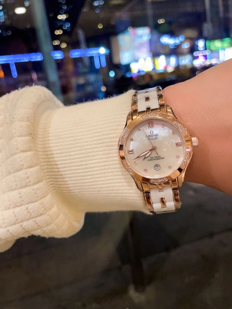 Attractive CHANEL Watches 181410