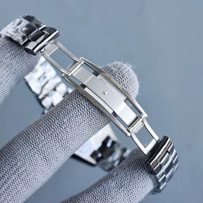 Flexible CHANEL Watches 181401