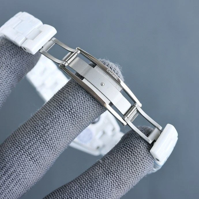 Youthful CHANEL Watches 181394