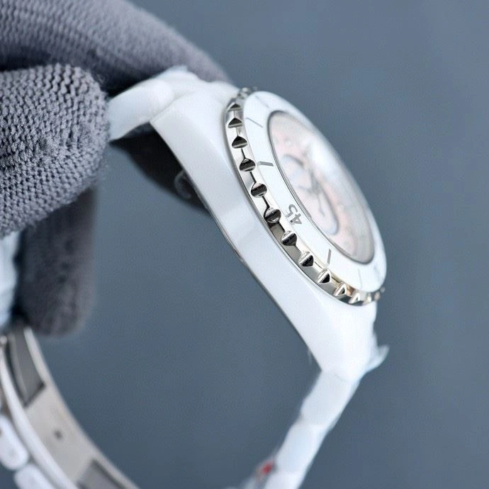 Refined CHANEL Watches 181412