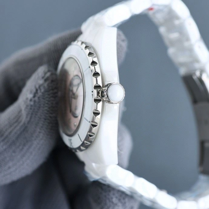 Refined CHANEL Watches 181412