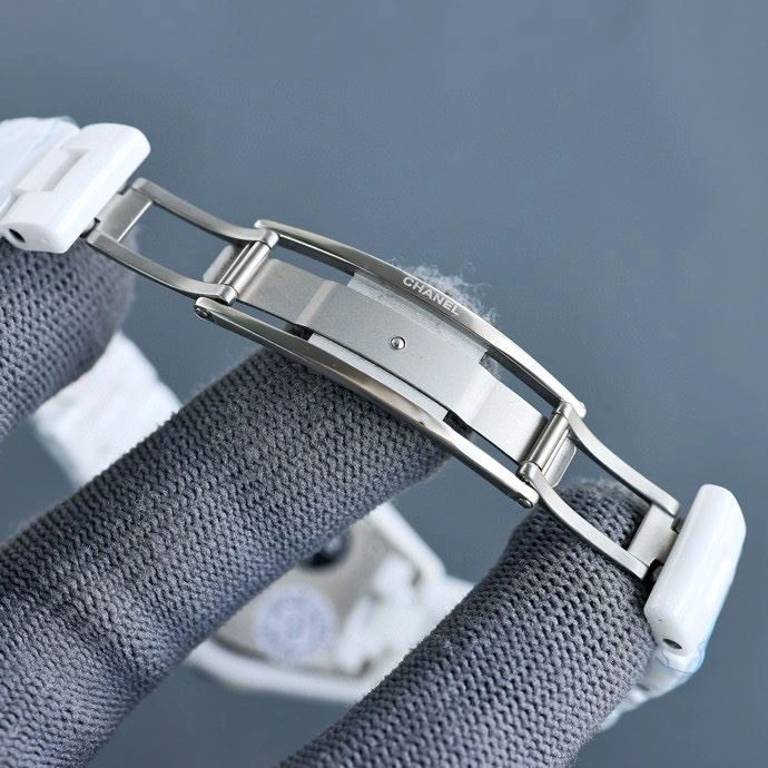 Refined CHANEL Watches 181412
