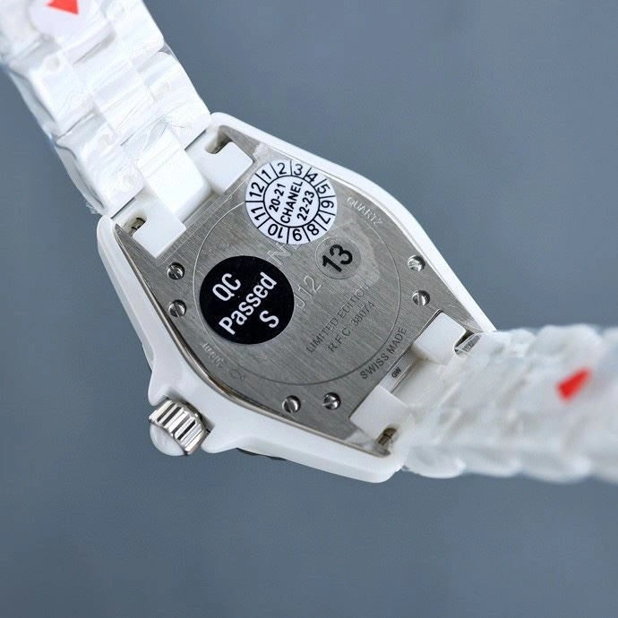 Refined CHANEL Watches 181412