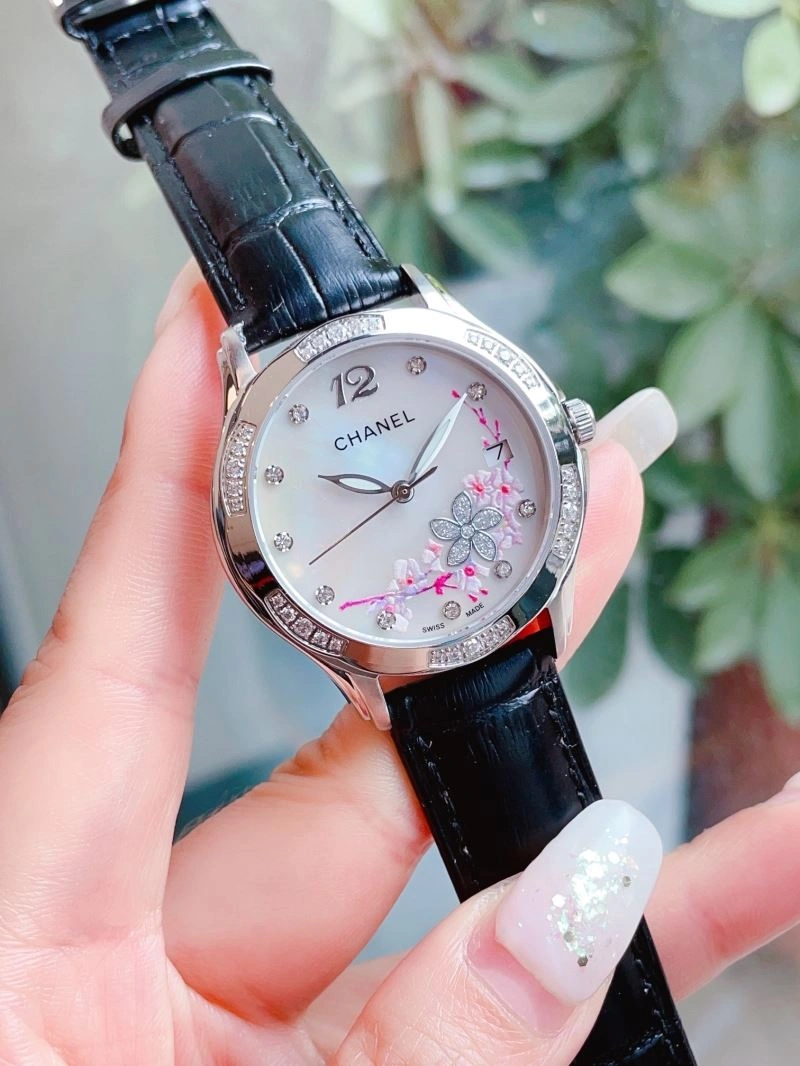 Refined CHANEL Watches 181392