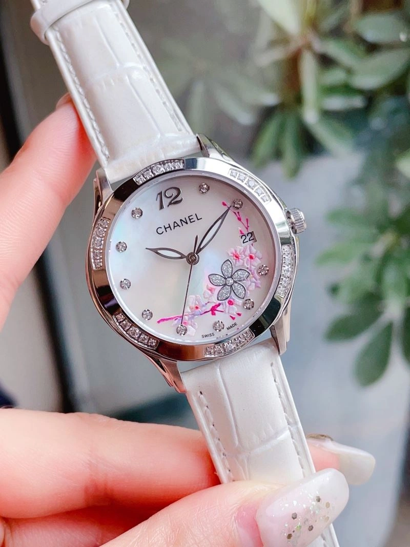 Refined CHANEL Watches 181392
