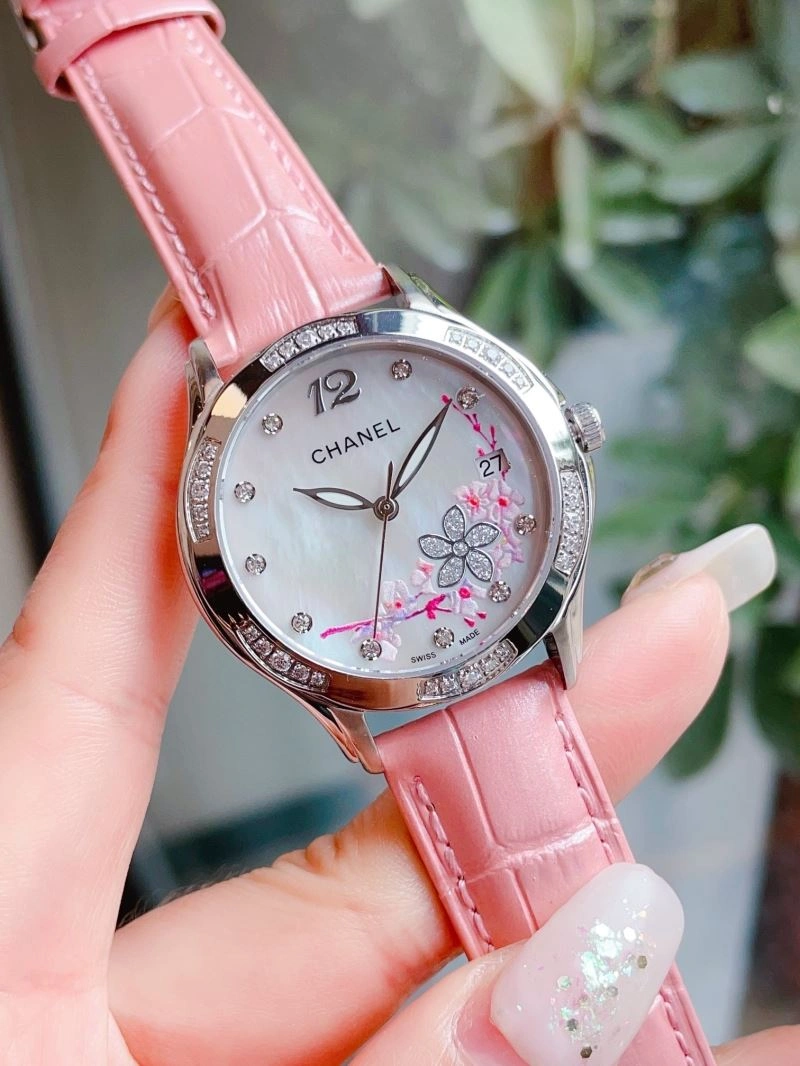 Refined CHANEL Watches 181392