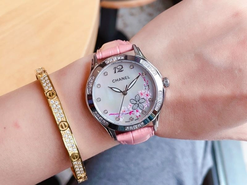 Refined CHANEL Watches 181392
