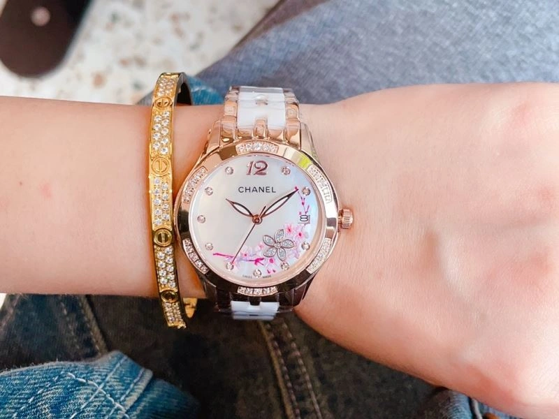 Tailored CHANEL Watches 181387