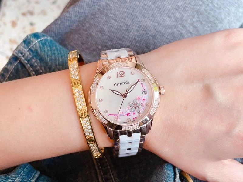 Tailored CHANEL Watches 181387