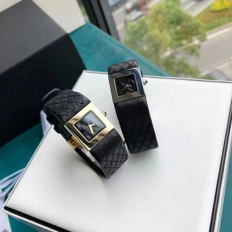 Sleek CHANEL Watches 181359
