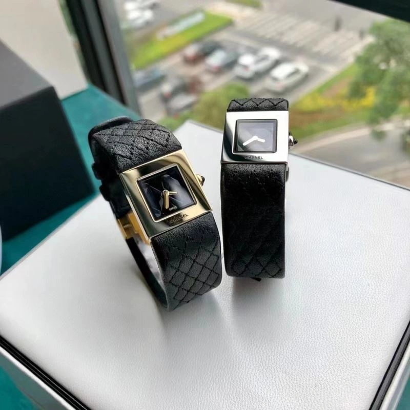 Sleek CHANEL Watches 181359