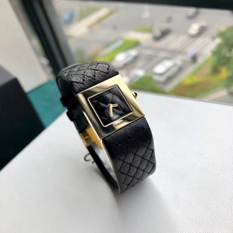 Sleek CHANEL Watches 181359