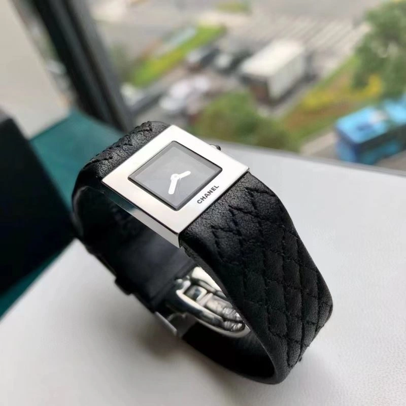 Sleek CHANEL Watches 181359