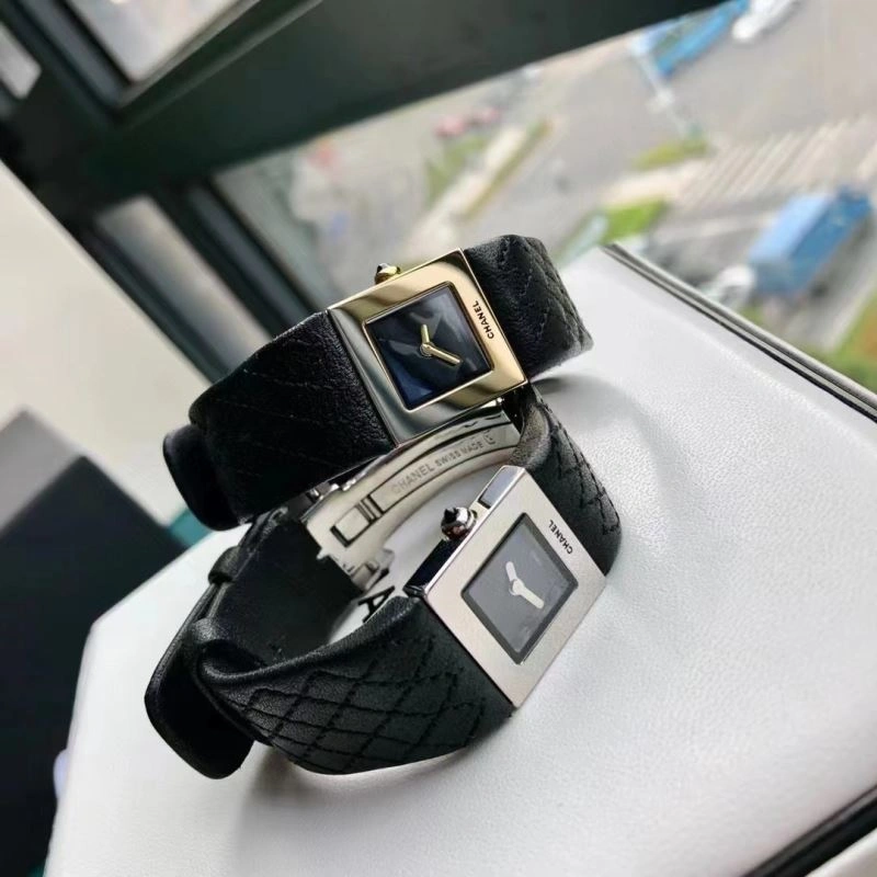 Sleek CHANEL Watches 181359