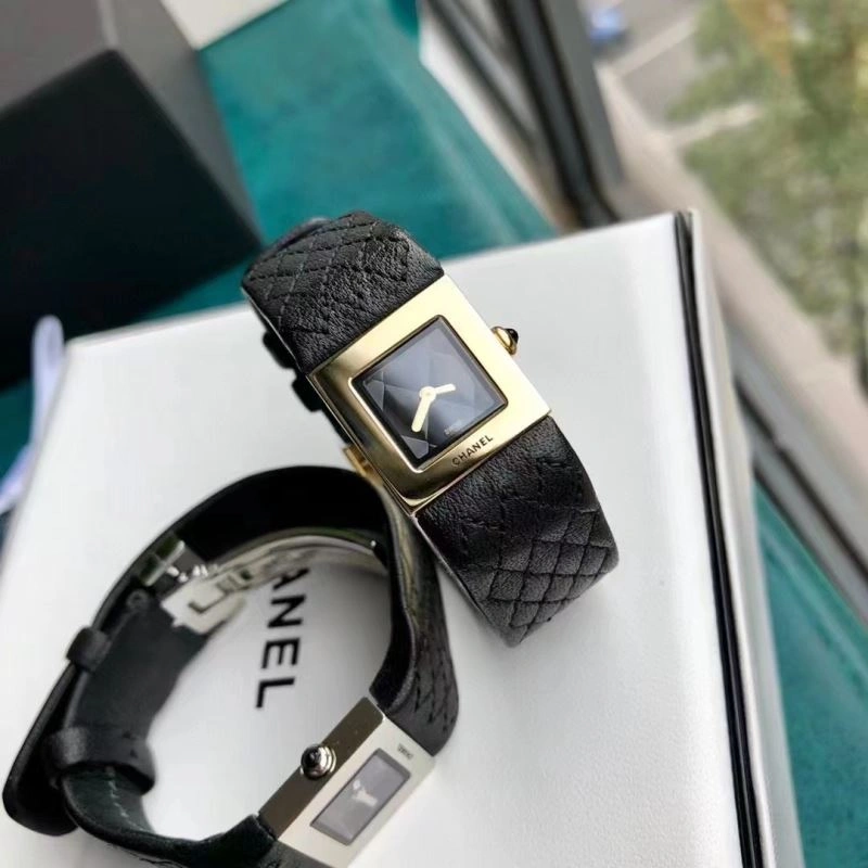 Sleek CHANEL Watches 181359
