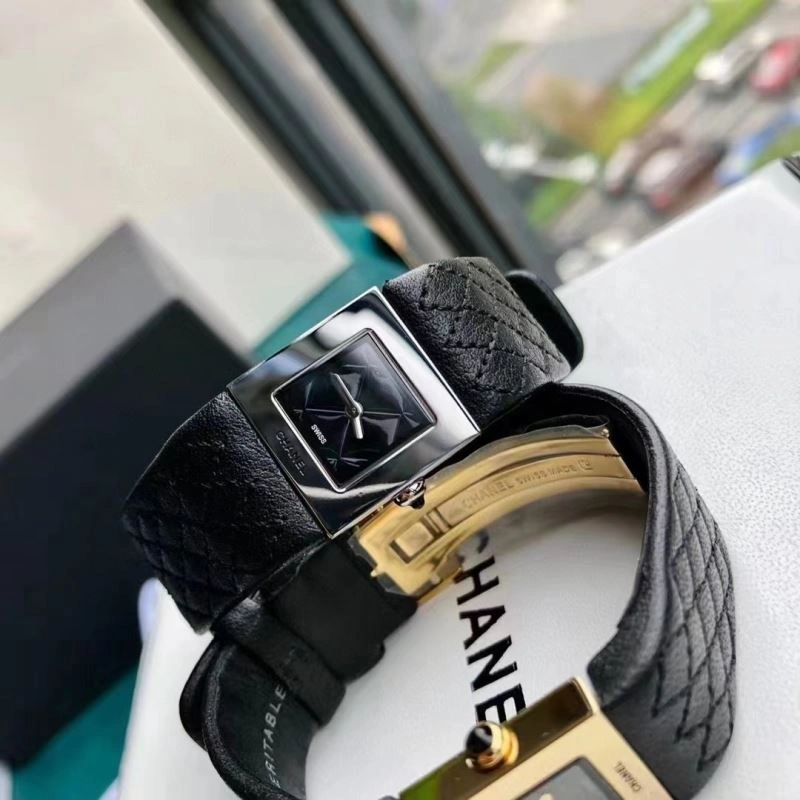 Sleek CHANEL Watches 181359