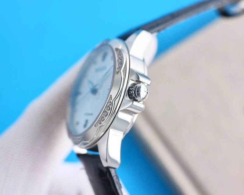 Bold CHANEL Watches 181376