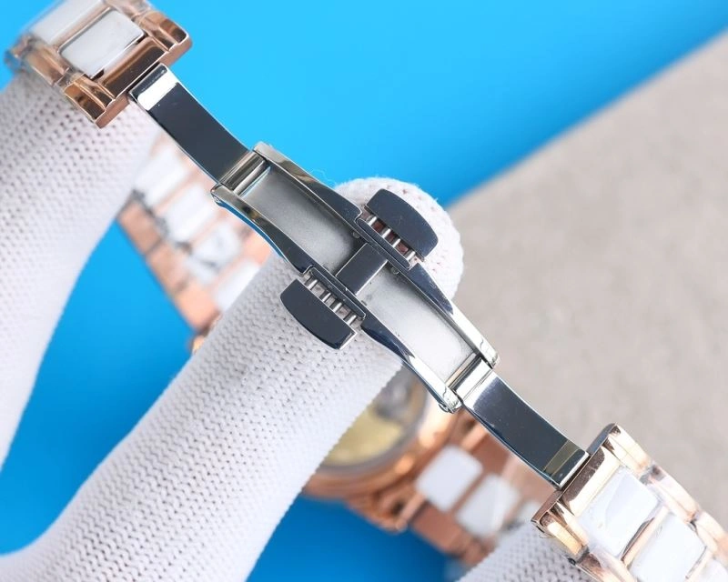 Versatile CHANEL Watches 181374