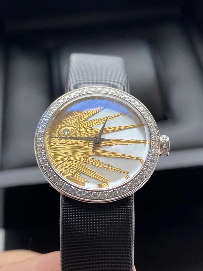 Sporty CHRISTIAN DIOR Watches 182066