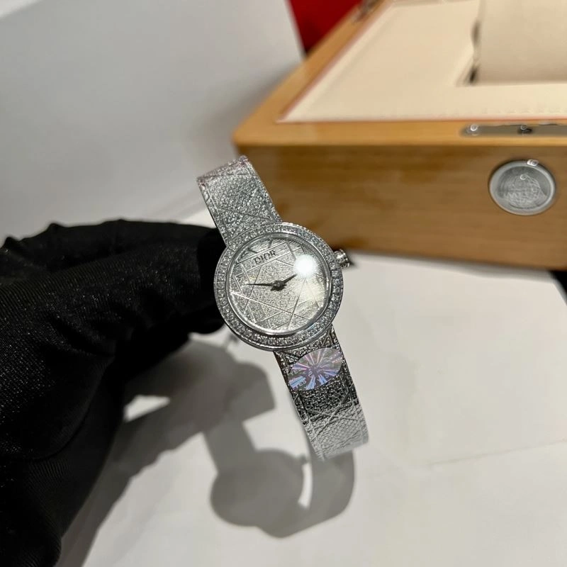 CHRISTIAN DIOR Watches EyeCatching 182051