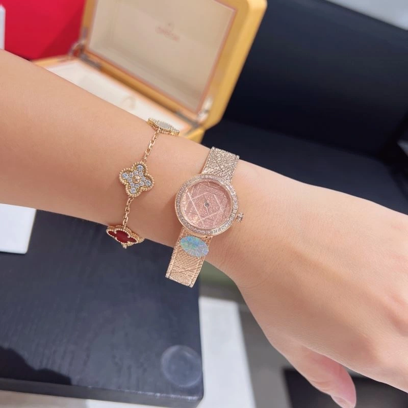 CHRISTIAN DIOR Watches EyeCatching 182051