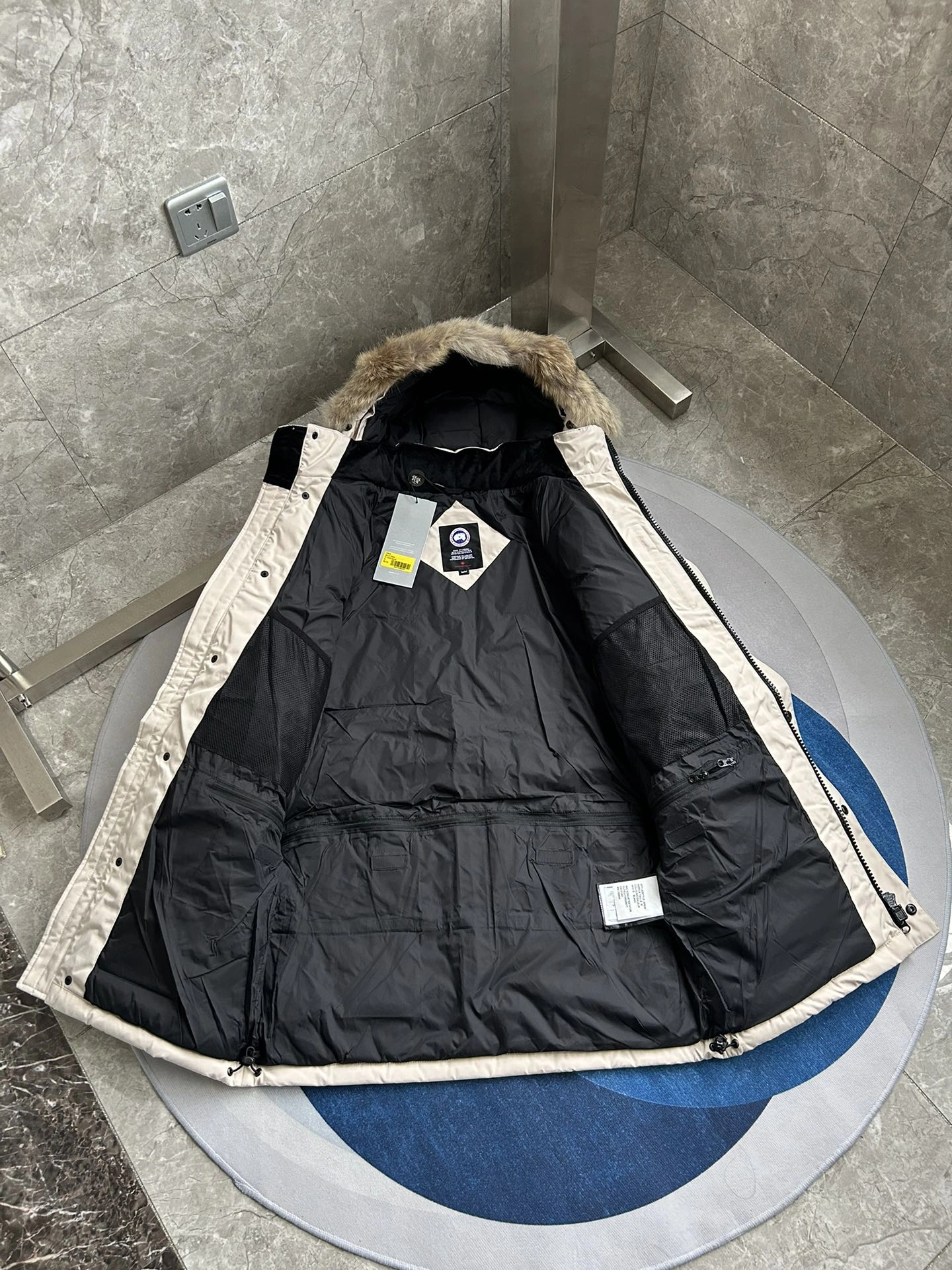 Canada Goose Down Jackets WaterResistant 106648