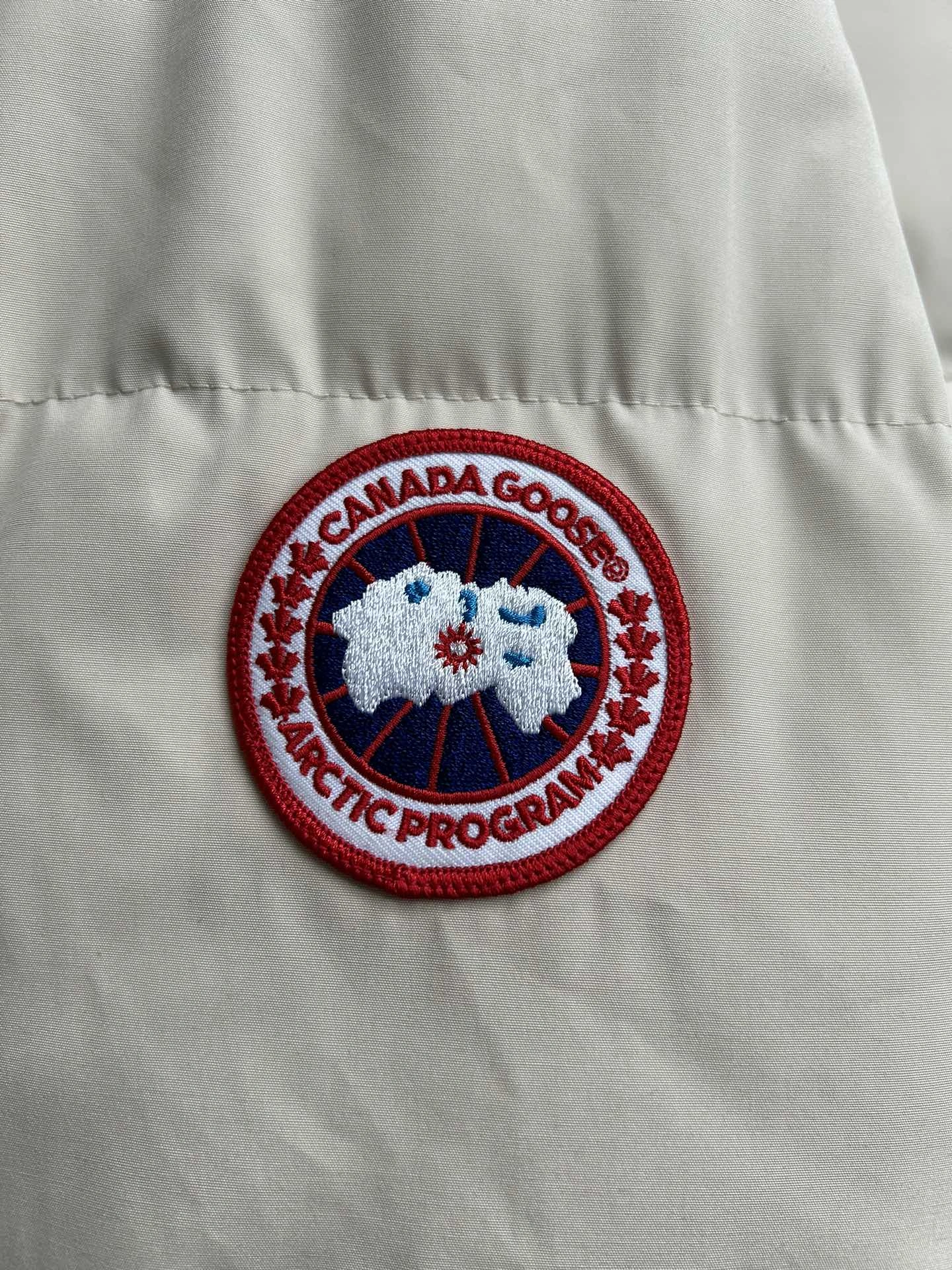 Canada Goose Down Jackets WaterResistant 106648