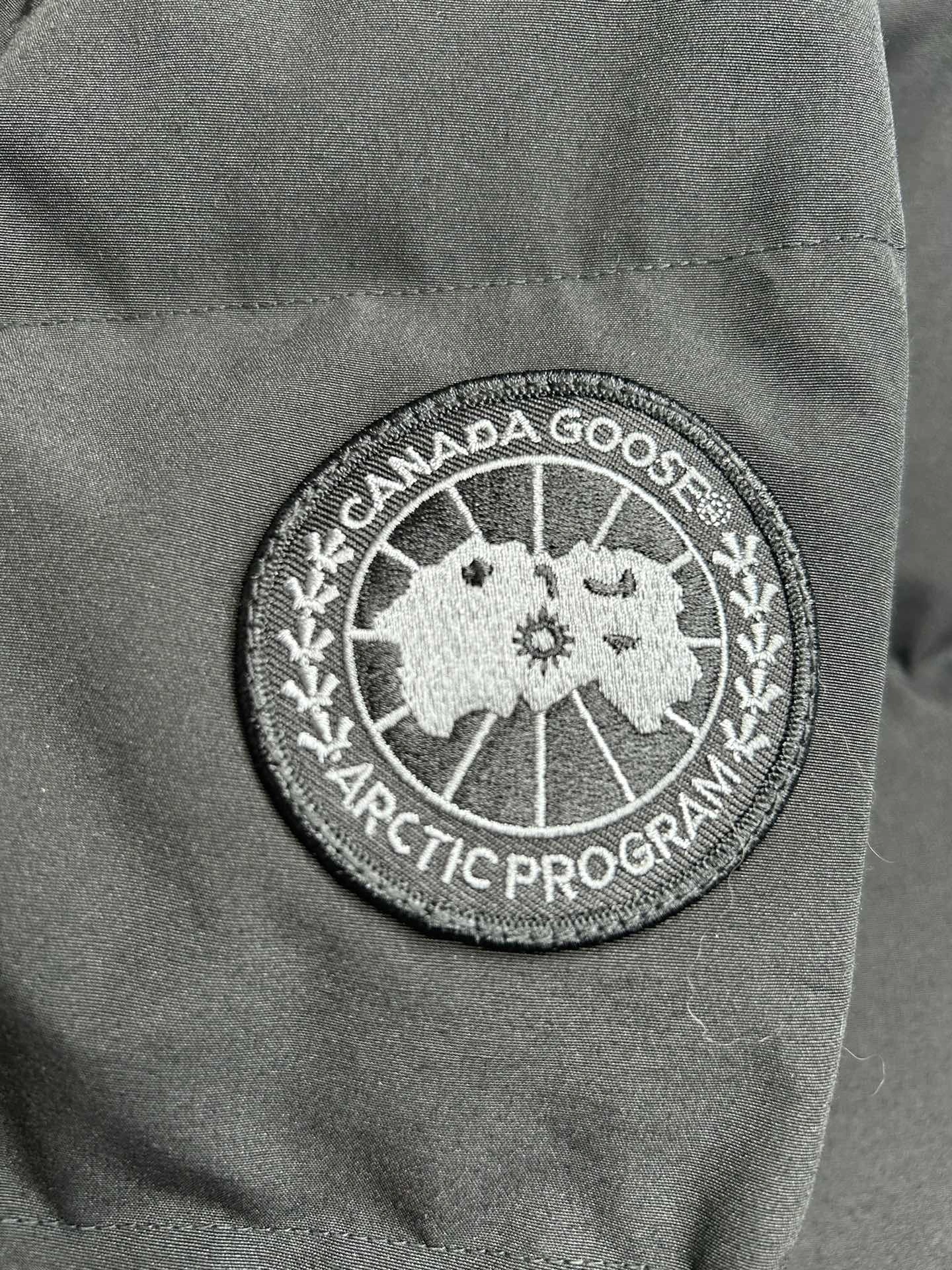 Canada Goose Down Jackets Versatile 106628