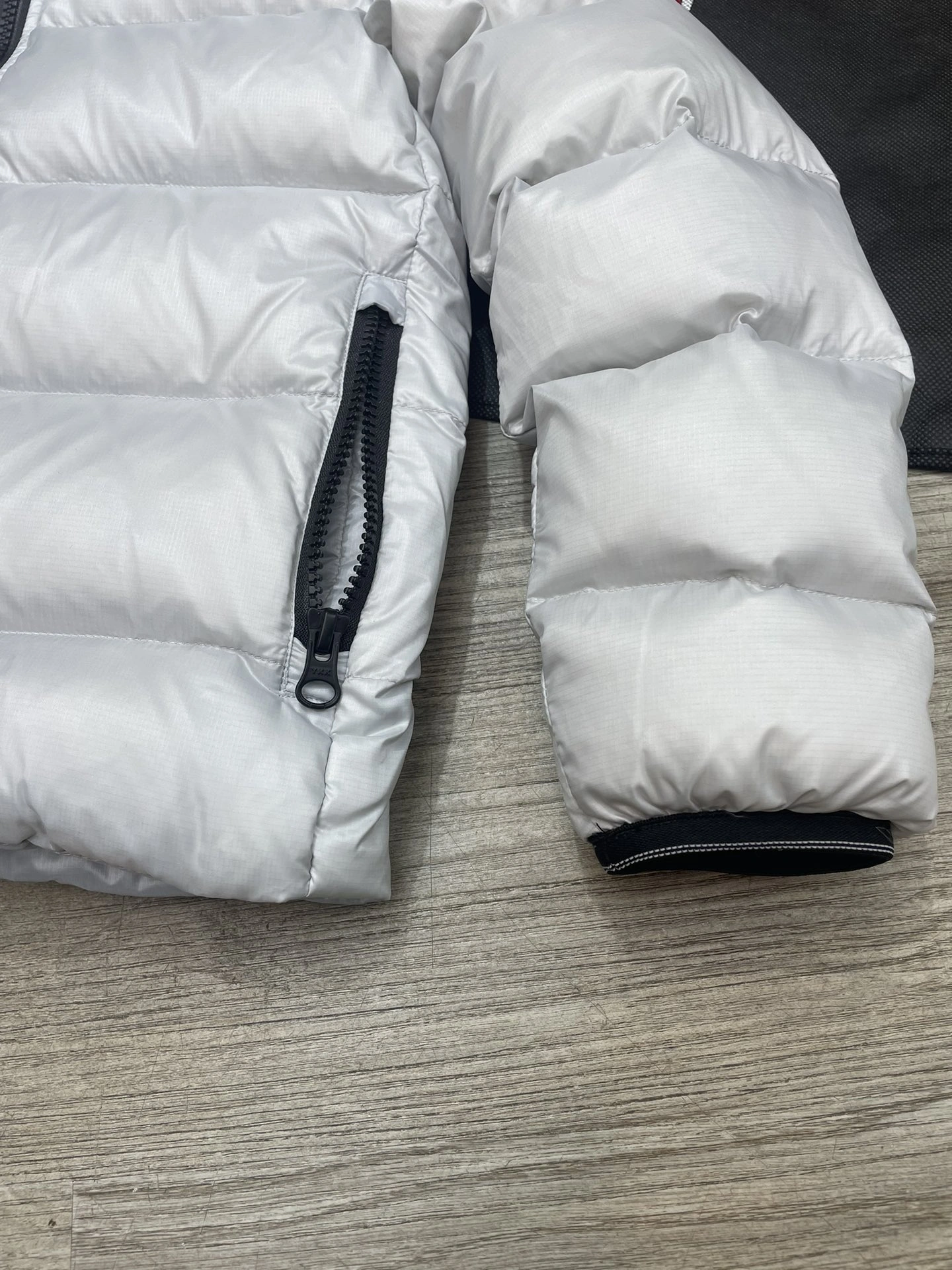 Canada Goose Down Jackets EasyMatch 106570