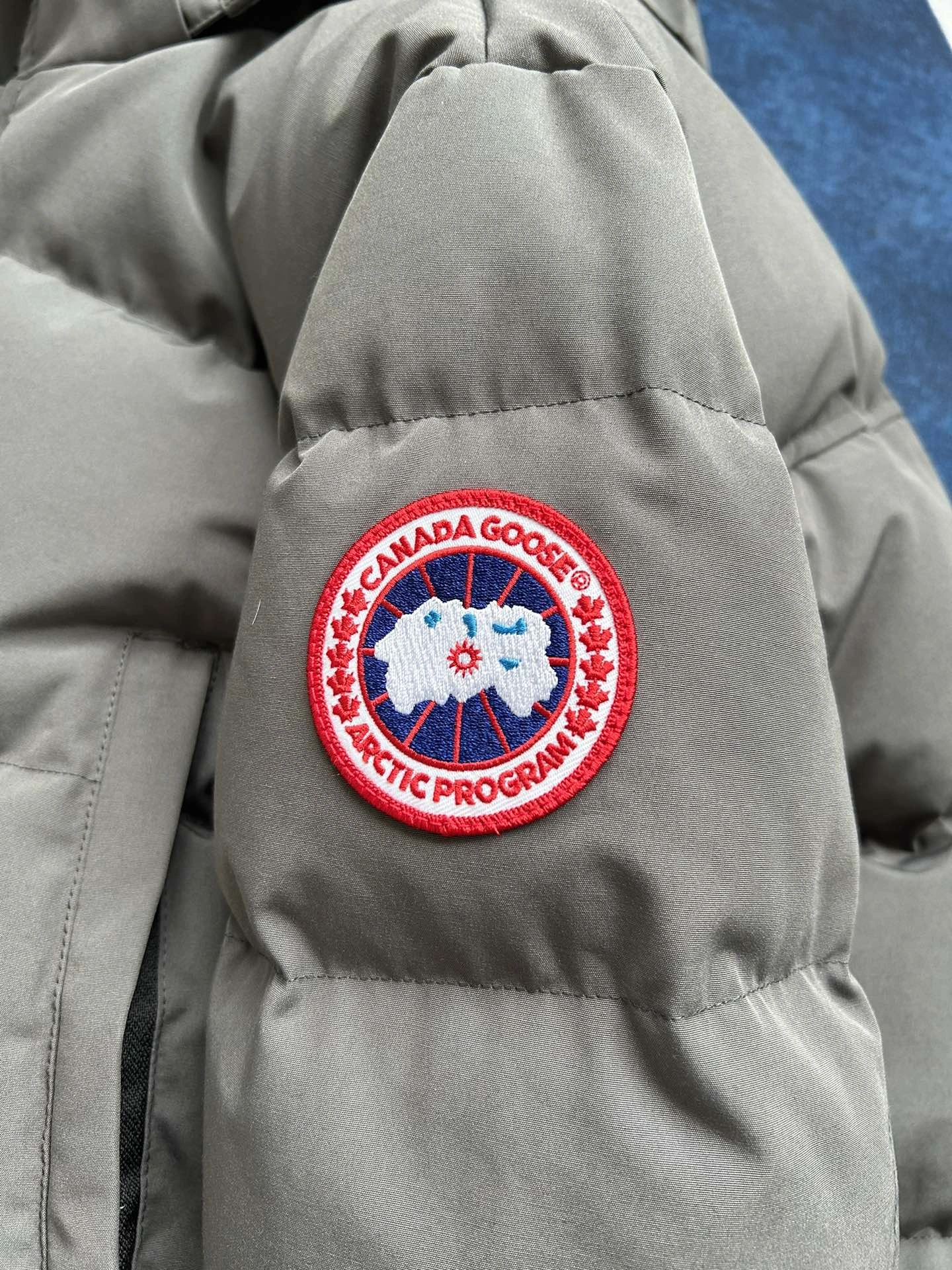 Canada Goose Down Jackets Classic 106636