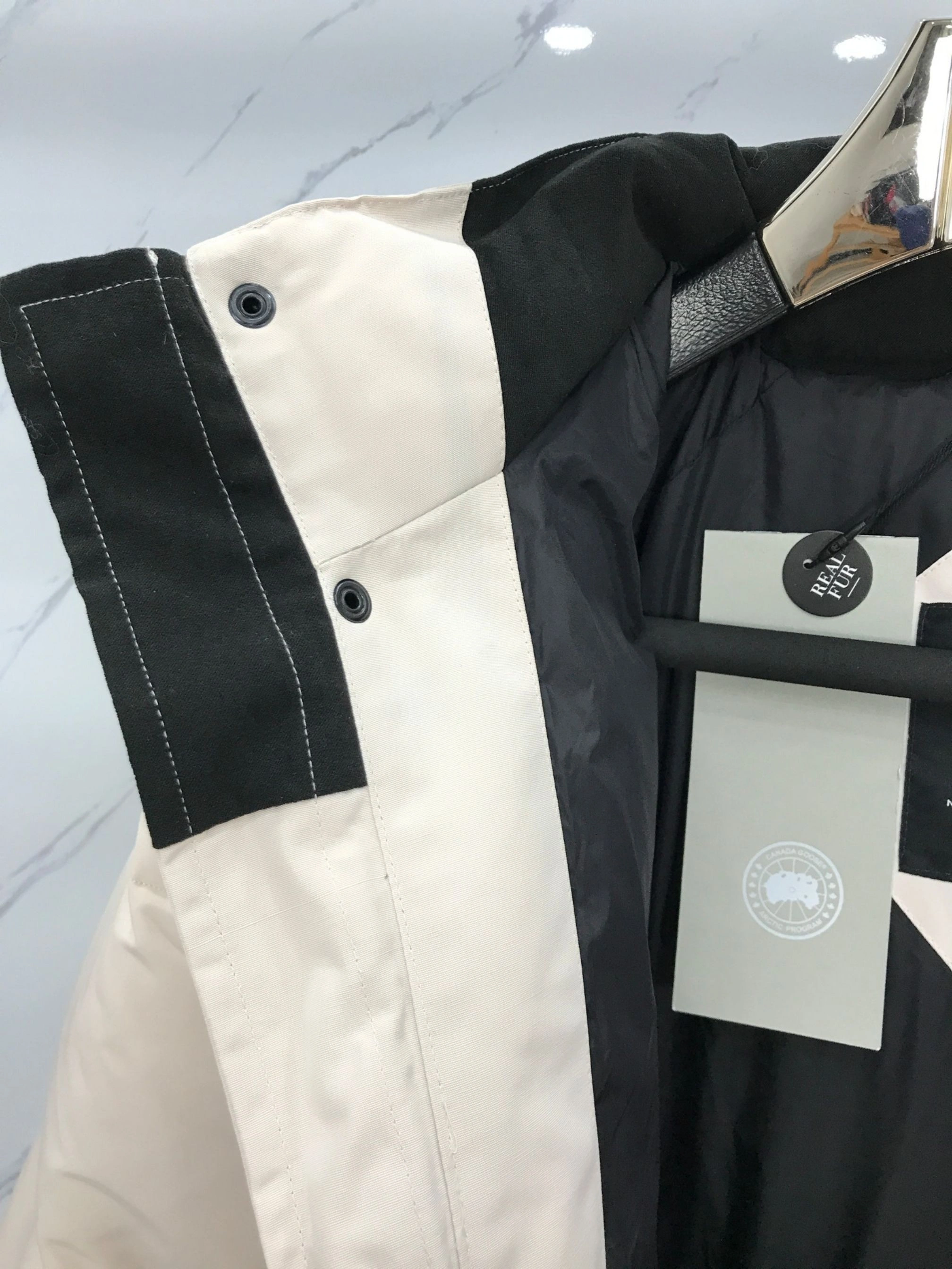 Canada Goose Down Jackets Snug 106445