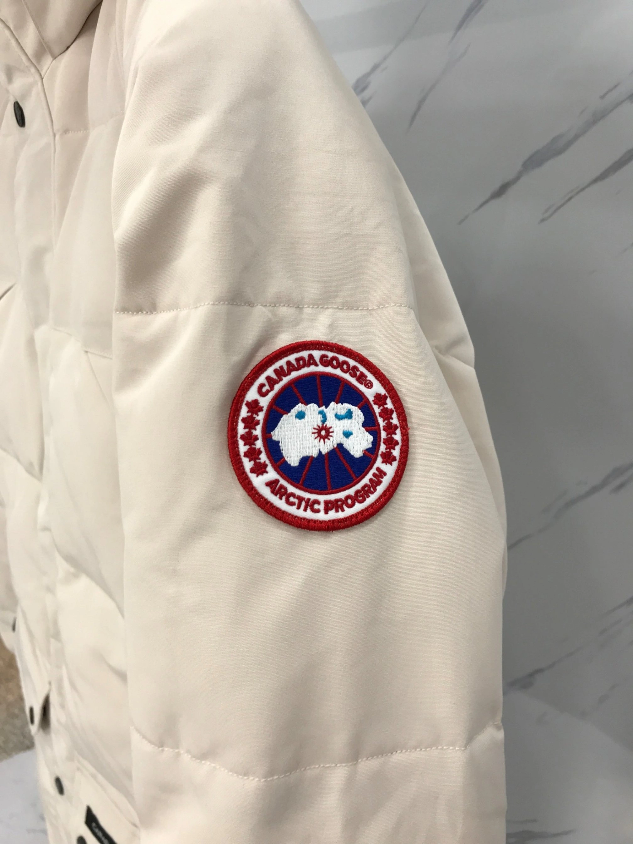 Canada Goose Down Jackets Snug 106445