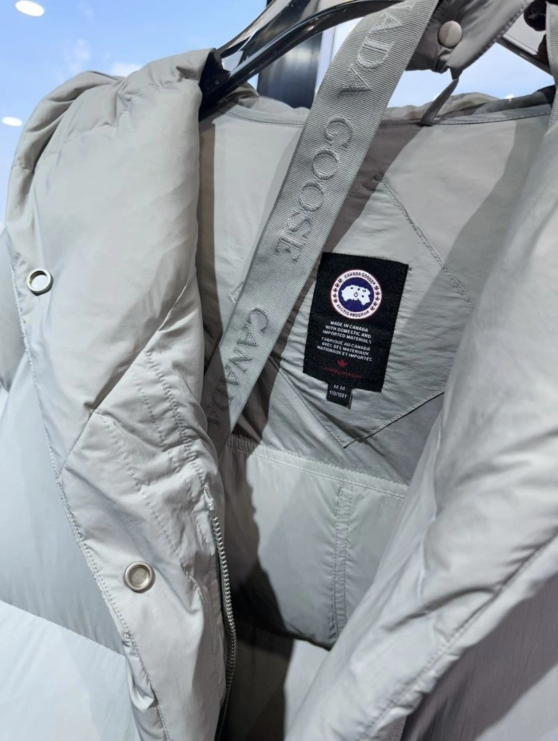 Canada Goose Down Jackets EasyMatch 106329