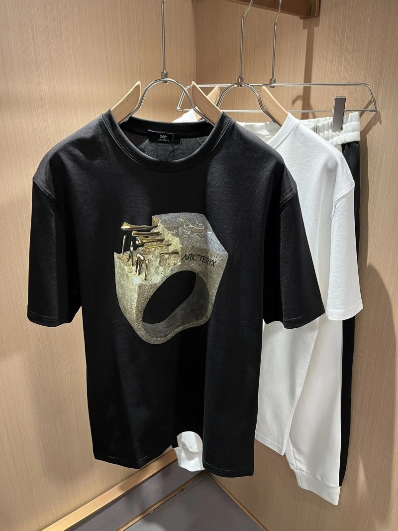Canada Goose T-Shirts ModernLook 106232