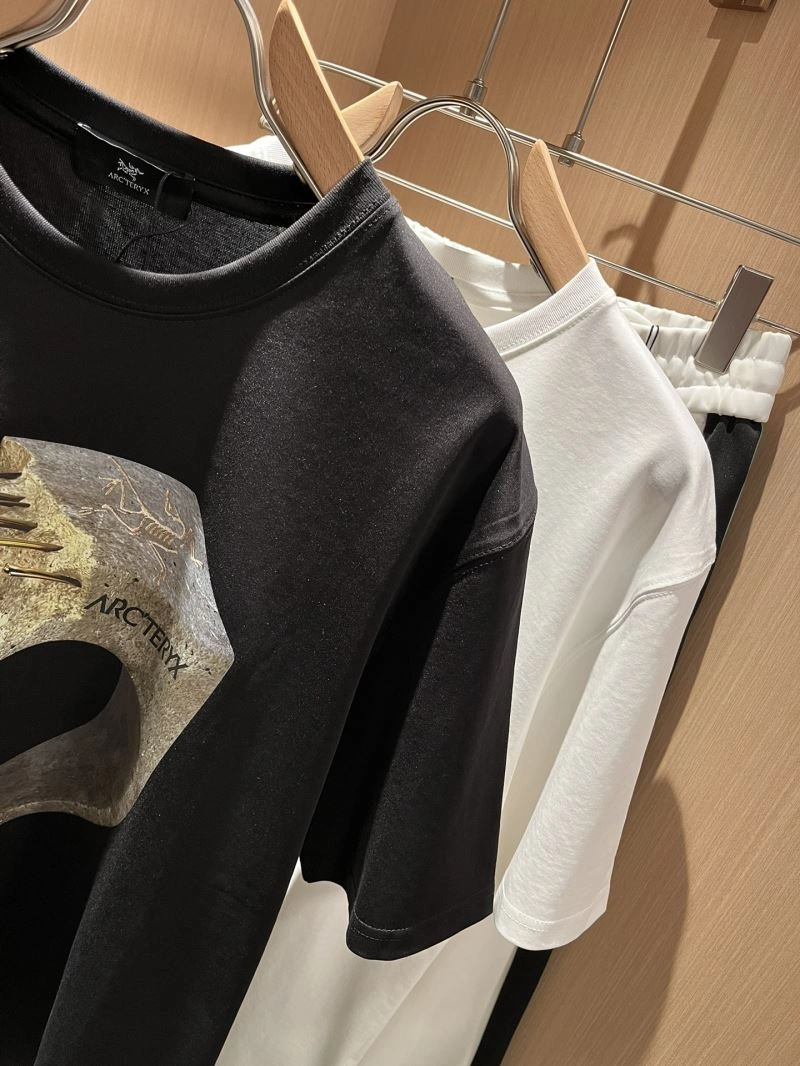 Canada Goose T-Shirts ModernLook 106232