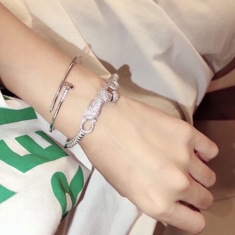 Cartier Bracelets Unique 217726
