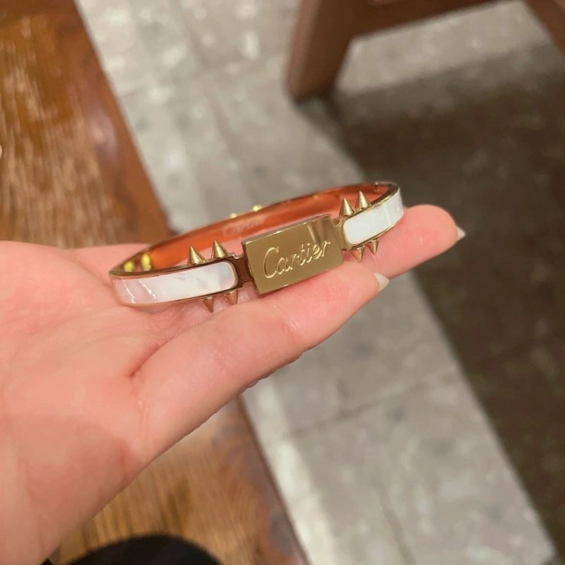 EyeCatching Cartier Bracelets 217510