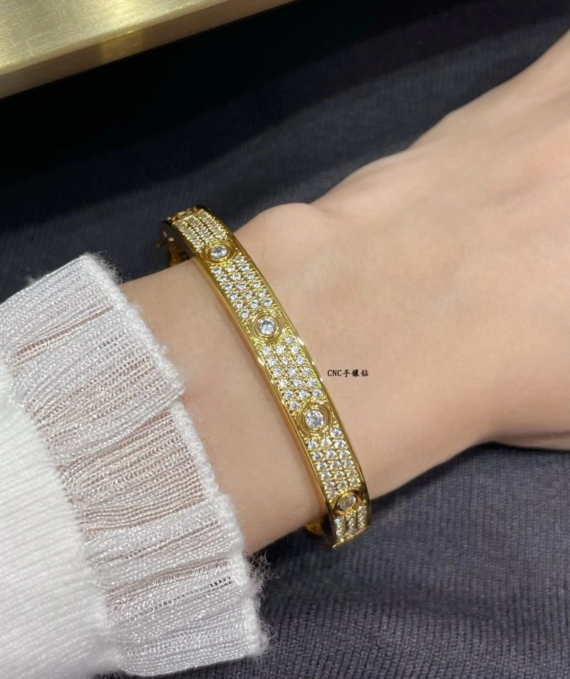 Cartier Bracelets UrbanChic 217450