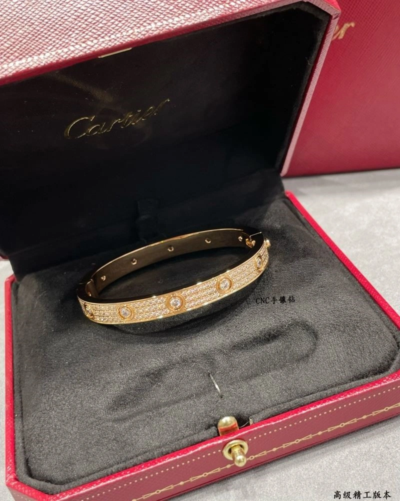 Cartier Bracelets UrbanChic 217450