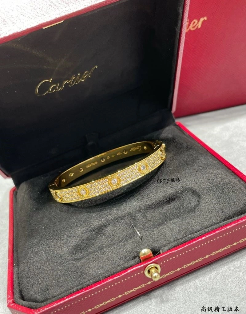 Cartier Bracelets UrbanChic 217450
