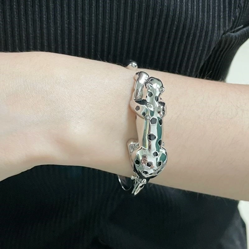 Sleek Cartier Bracelets 217371