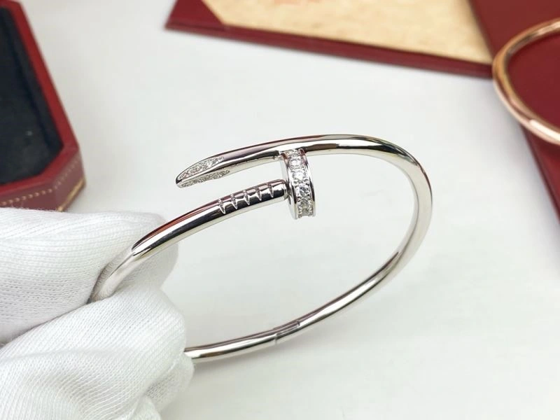 Cartier Bracelets Sleek 217352