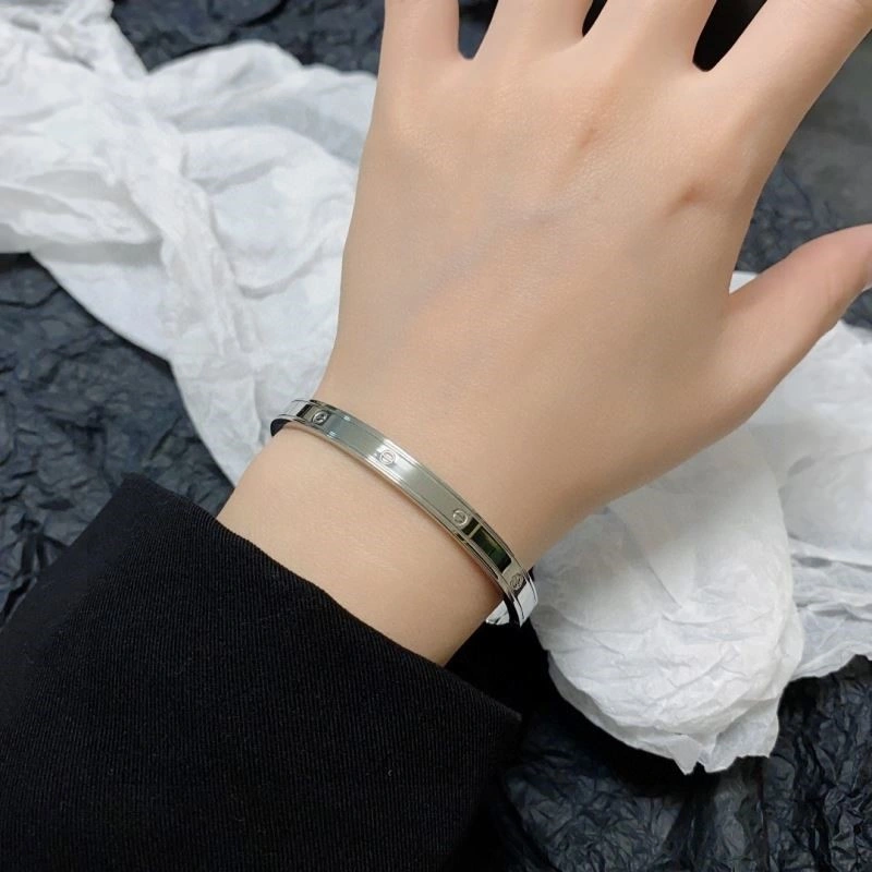 Cartier Bracelets UrbanChic 217346