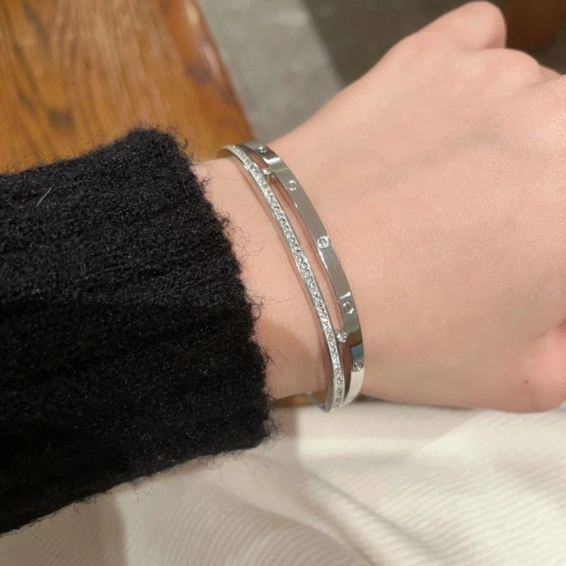 WaterResistant Cartier Bracelets 217345