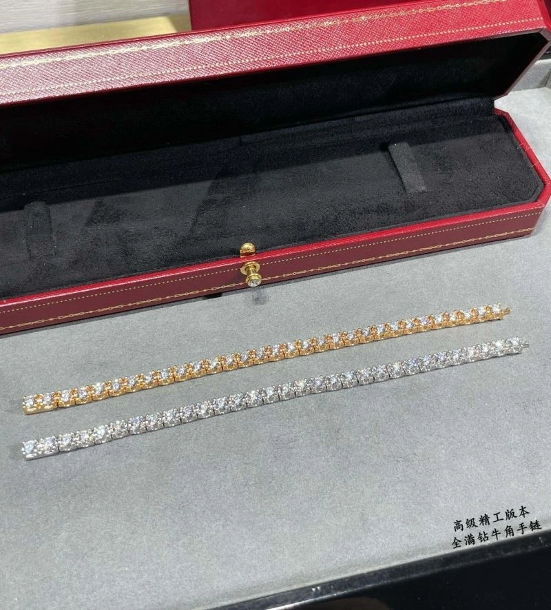 Cartier Bracelets Stylish 217351